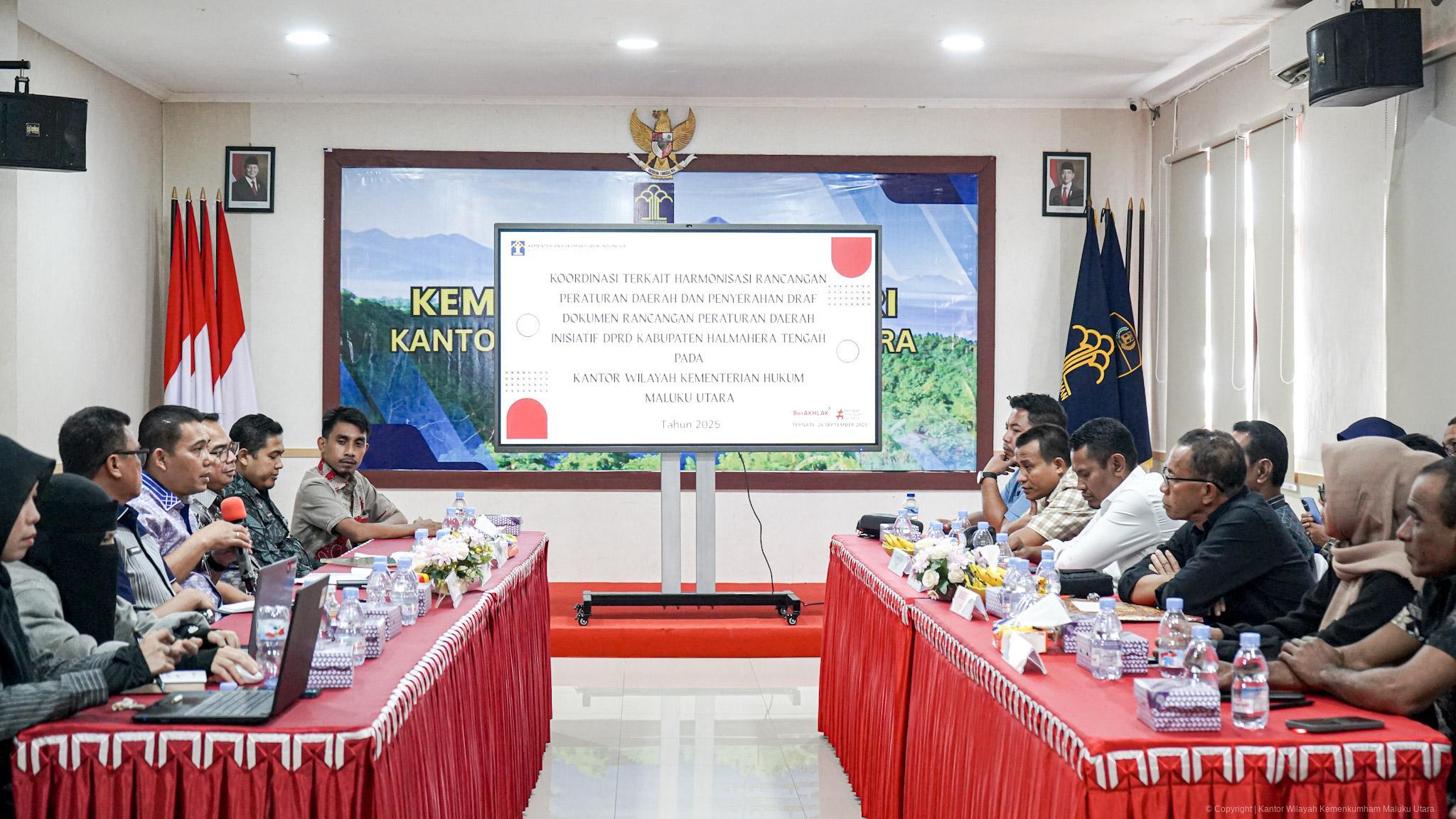 Kanwil Kemenkum Malut Terima Draf Ranperda Inisiatif DPRD Halmahera Tengah untuk Proses Harmonisasi
